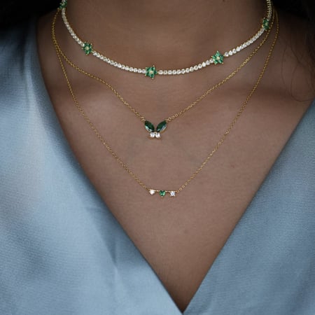 سلسلة الفراشة  الأنيقة باللون الذهبي (N834) .