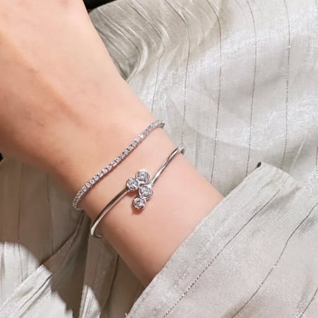 تغليف هدايا  هدايا رجاليه  اساور كارتير  سبح  اساور دهب  اساور  اساور