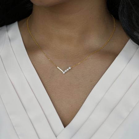 سلسلة أنيقة باللون الذهبي (N830) .