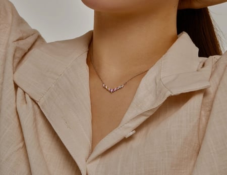 سلسلة أنيقة باللون / فضي .  (N956)