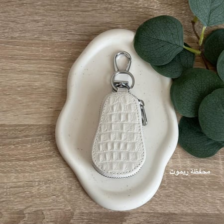 تعليقه سياره مع برج مطلي ذهب