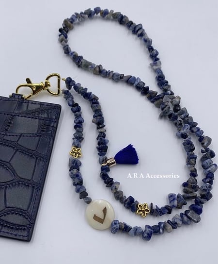 تعليقه بطاقه حجر ازرق