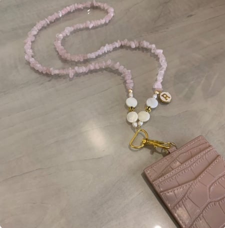 تعليقه بطاقه حجر بينك + حامل بطاقه جلد