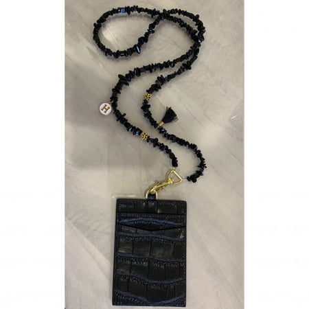 تعليقه بطاقه حجر اسود + حامل جلد اسود