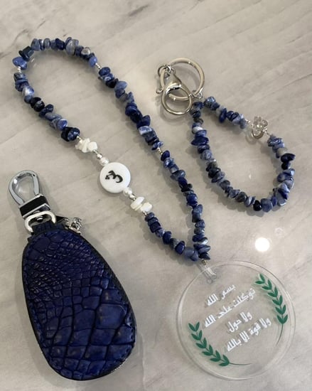 تعليقه سياره مع حرف عربي