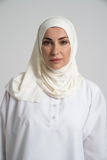حجاب قطن مخيط جاهز - أوف وايت