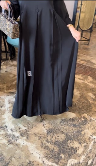 ثلاث كسرات من الامام وازره ونفس التصميم من الخلف