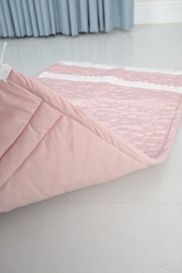 شرشف بكلفة أنيقة مع سجادة وسحاب ناعم