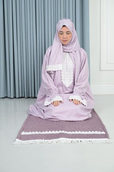 شرشف بكلفة أنيقة مع سجادة وسحاب ناعم