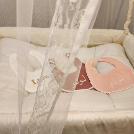 مريلة تطريز بالاسم