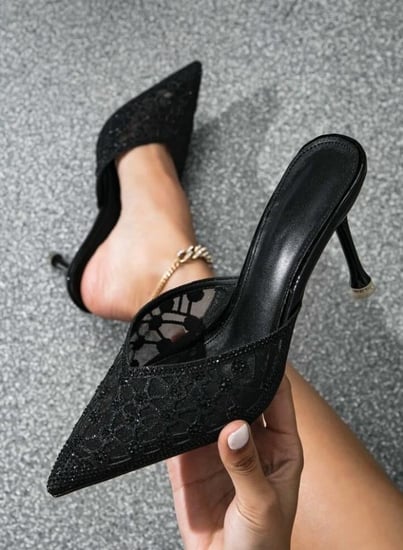 كعب اسود قصير