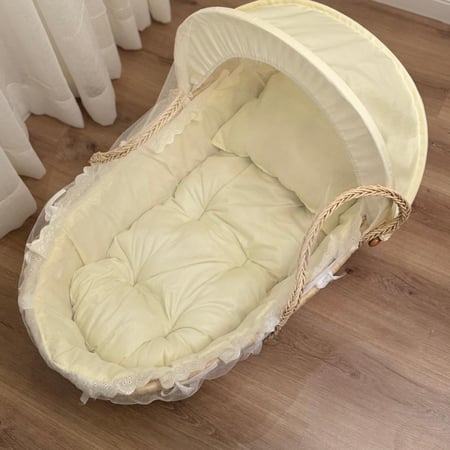 مهد مواليد (سلة موسى) + قاعدة لون خشبي