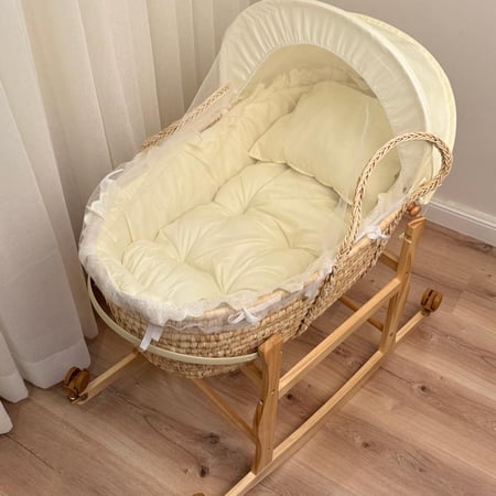 مهد مواليد (سلة موسى) + قاعدة لون خشبي