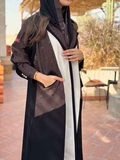 عباية D20-اسود مع بني