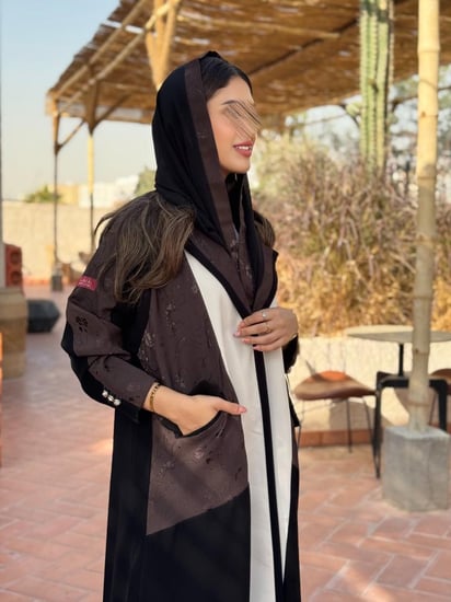 عباية D20-اسود مع بني