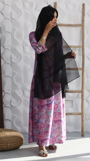 مخور  موج البحر باللون الوردي