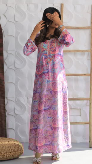 مخور  موج البحر باللون الوردي