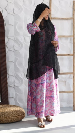 مخور  موج البحر باللون الوردي