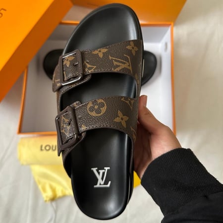 "LV " بني