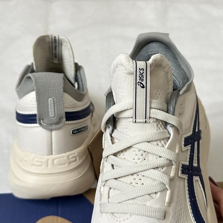 GEL-NIMBUS 27 Beige and indigo blue