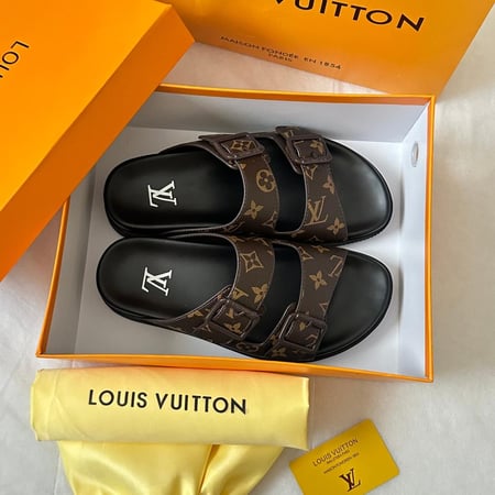 "LV " بني