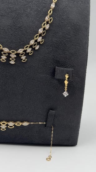 طقم ذهب عيار 18