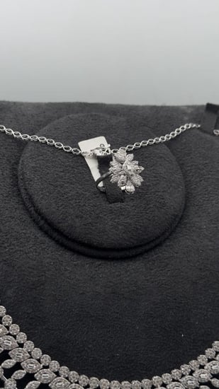 طقم ( اساوري ) ذهب عيار 18