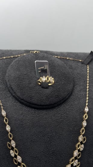 طقم ذهب عيار 18