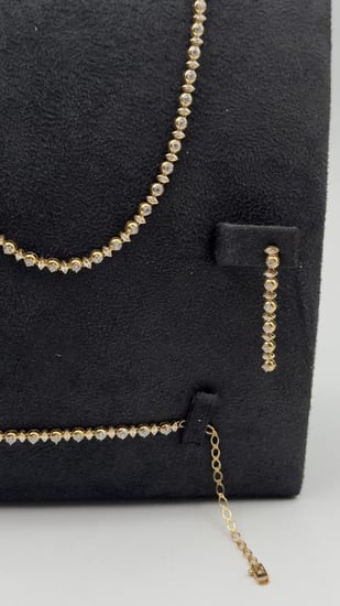 طقم ذهب عيار 18