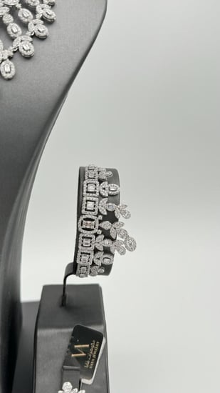 طقم ذهب عيار 18