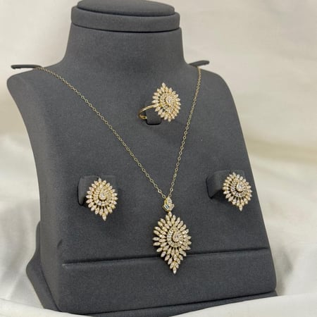 نصف طقم ذهب عيار 18