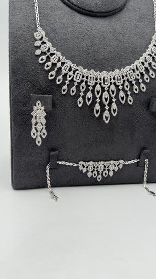 طقم ذهب عيار 18