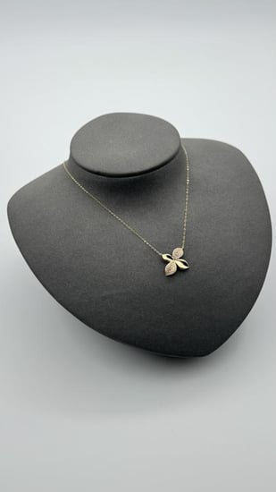 عقد ذهب عيار 18