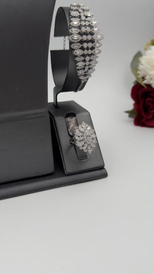 طقم ذهب عيار 18