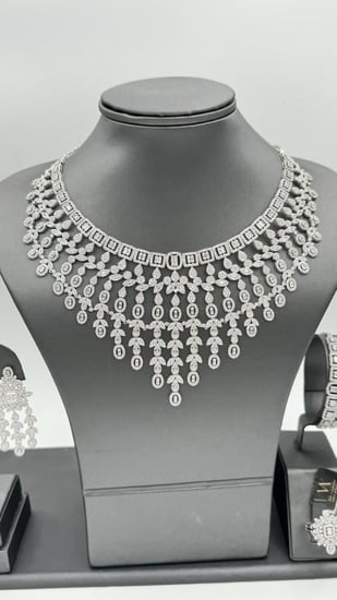 طقم ذهب عيار 18