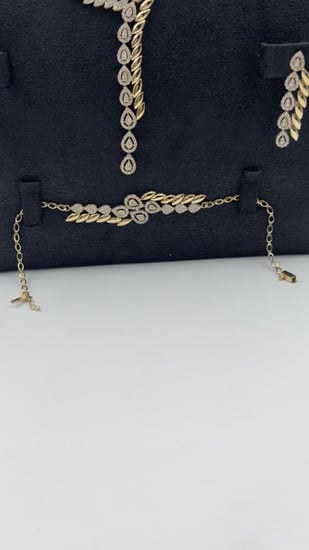 طقم ذهب عيار 18