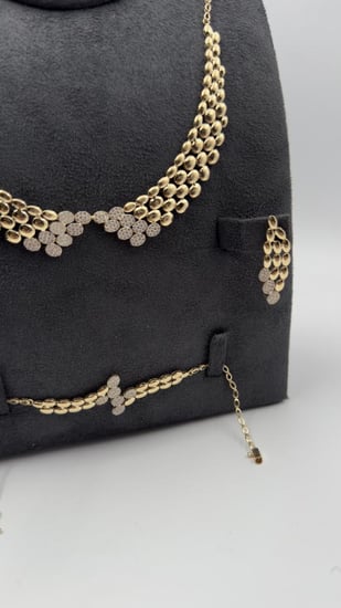 طقم ذهب عيار 18