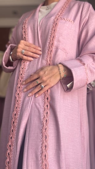 عبايه ورديه
