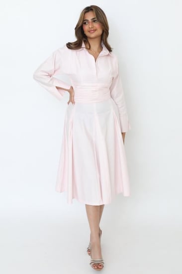 فستان وردي فاتح بكسرات