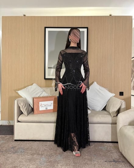 فستان سهرة اسود بكلفة لامعه