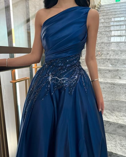 فستان سهرة كحلي كتف واحد انيق