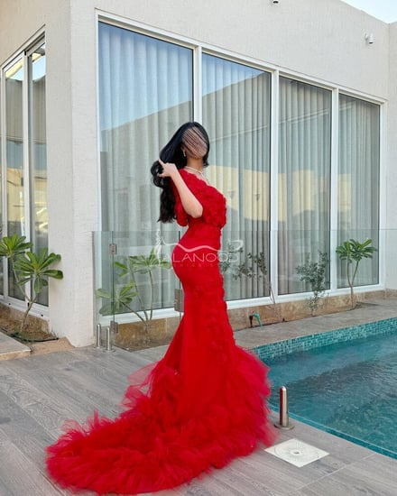 فستان سهره احمر مطرز ورد احمر