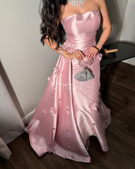 فستان سهرة وردي بكلفة ورود ميكادو