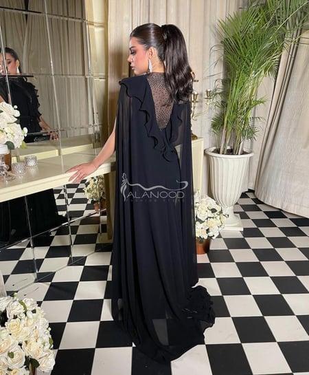 فستان أسود نسائي