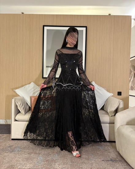 فستان سهرة اسود بكلفة لامعه