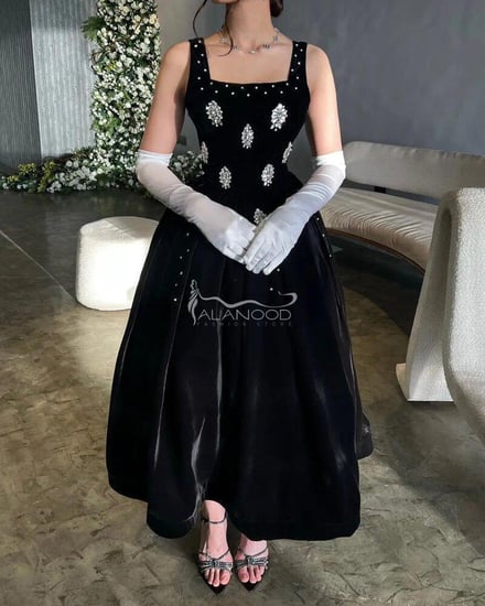 فستان اسود قطيفة