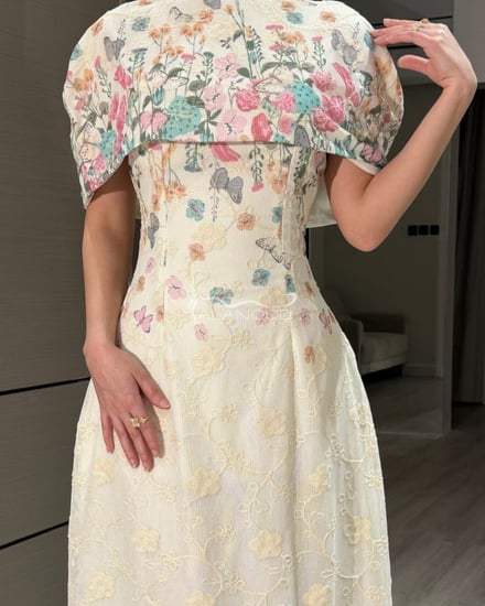 فستان ابيض مورد قطعتين