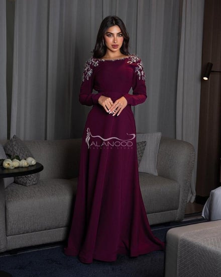 فستان سهرة مطرز بخامة باربي