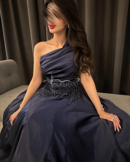 فستان ملكة كتف واحد