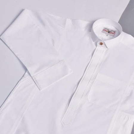 ثوب شبابي سكري مطرز رقبة قلاب سادة من ملبوسات العماد